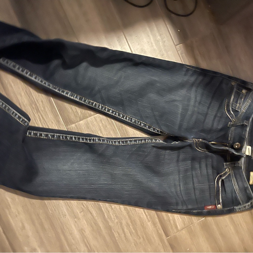 Silver jeans jr size 29 waist x 34 length. Great  condition! Suki Surplus.